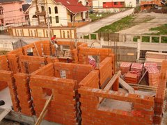 Green Trade Impex - Constructii case la rosu